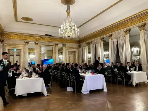 On this picture, we can see a lot of C-Level executives, having dinner on one of Network Circle's Executive Circle events.